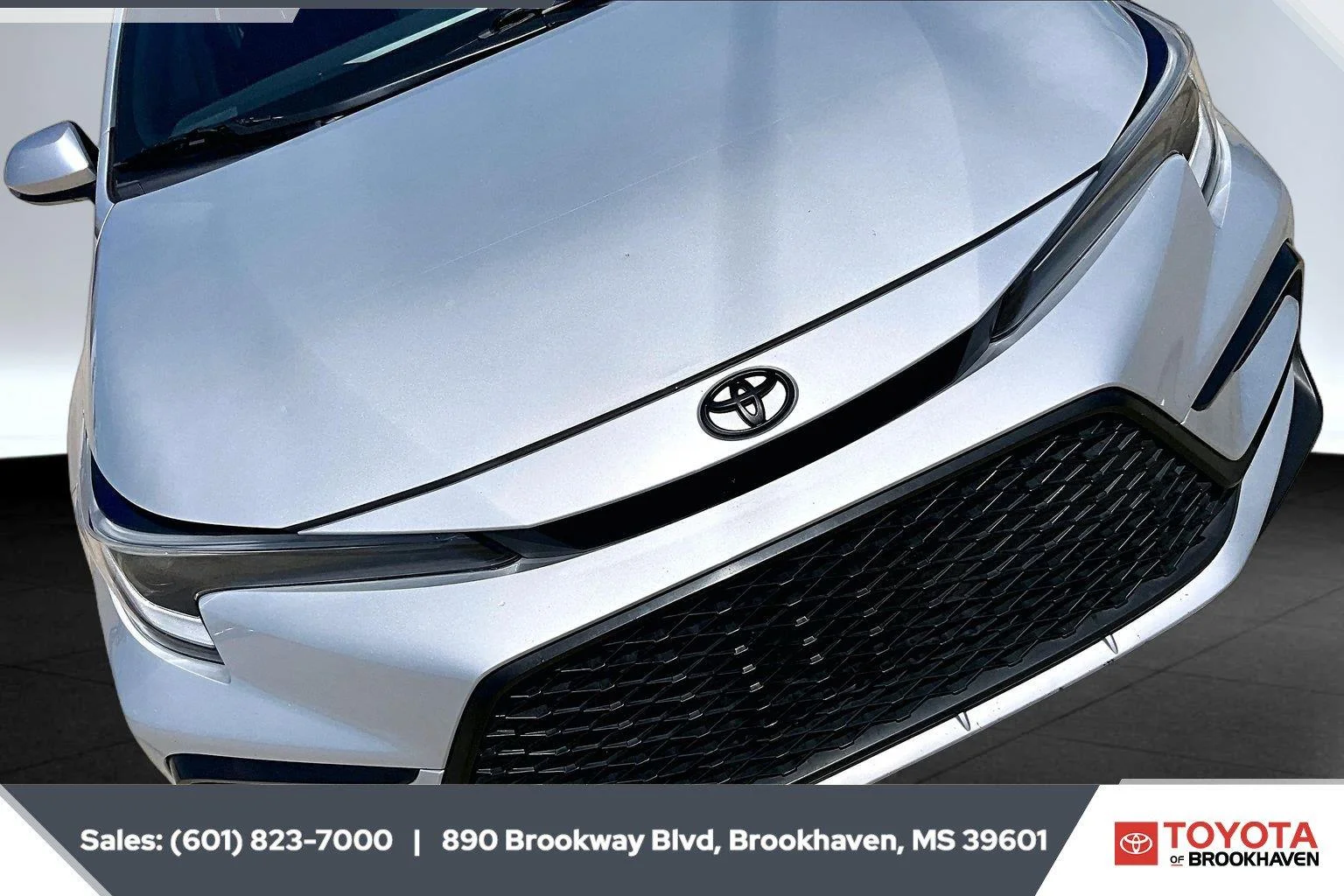 Used 2024 Classic Silver Metallic Toyota SE image 21