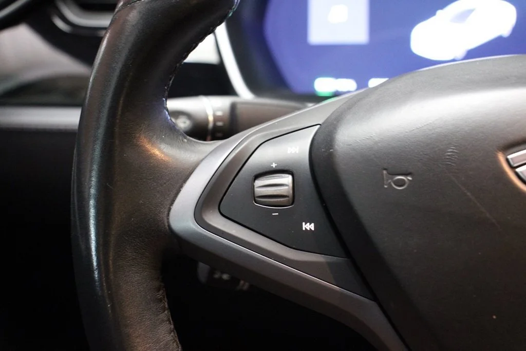 Used 2018 Obsidian Black Metallic Tesla  image 48