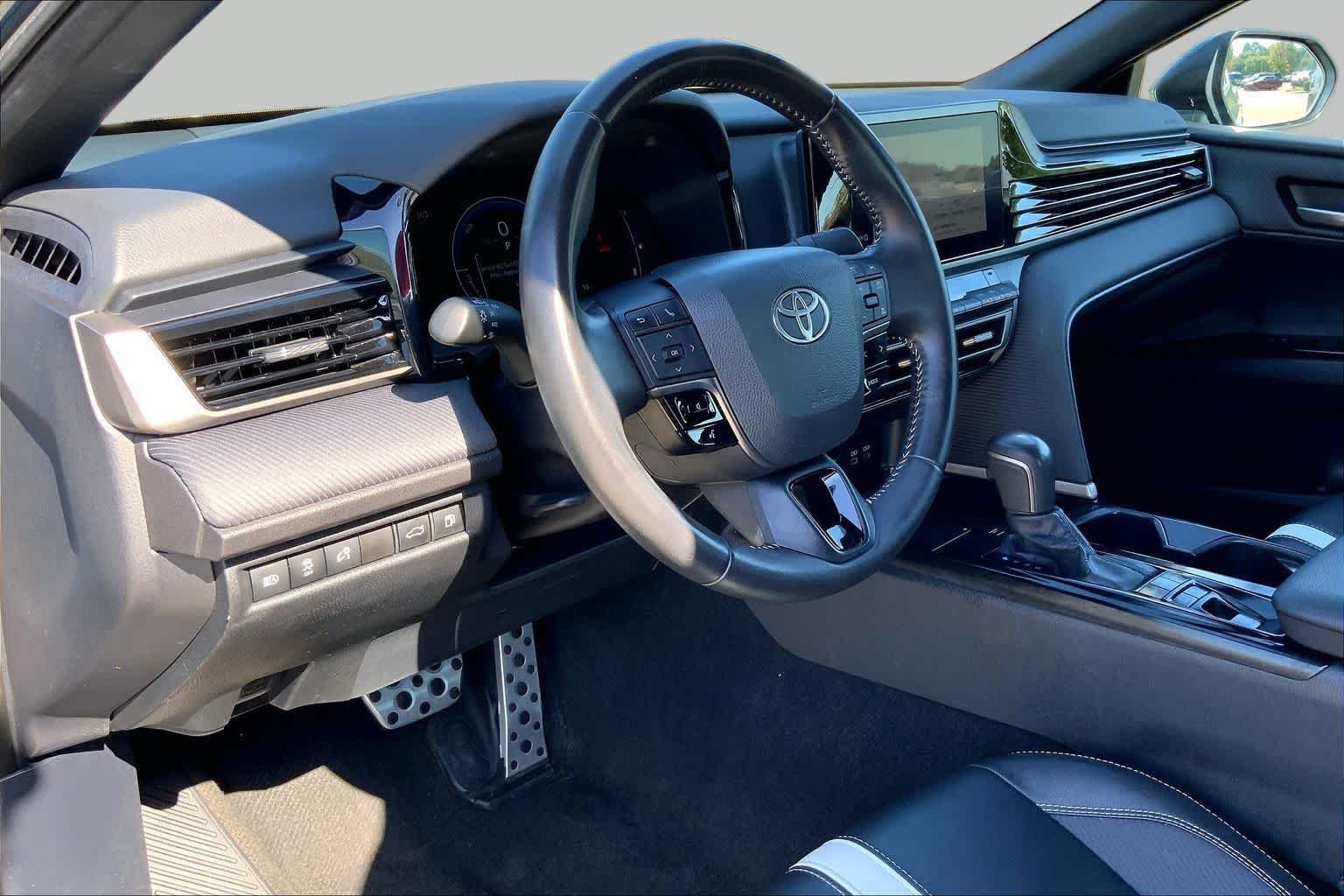Used 2025 Ocean Gem Toyota SE image 17