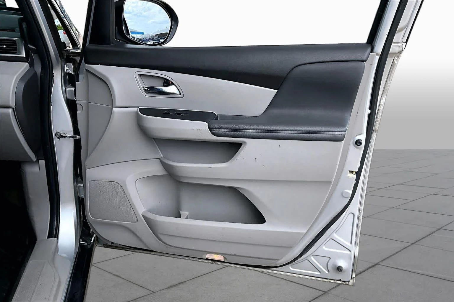 Used 2014 Alabaster Silver Metallic Honda EX image 22