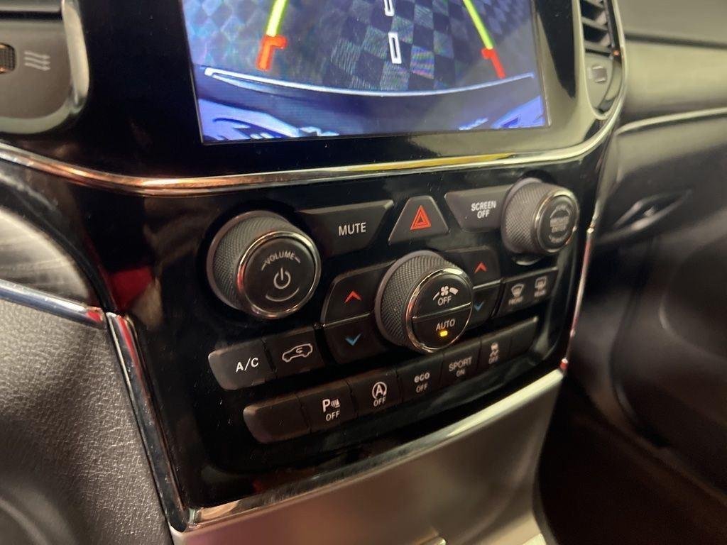 Used 2019 Pacific Blue Clearcoat Jeep Limited image 16