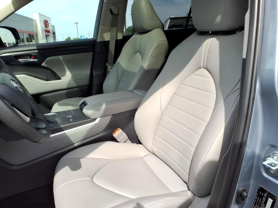 Used 2024 Moon Dust Toyota LE image 16
