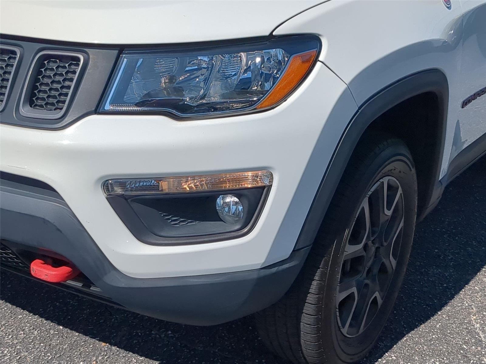 Used 2019 White Clearcoat Jeep Trailhawk image 9