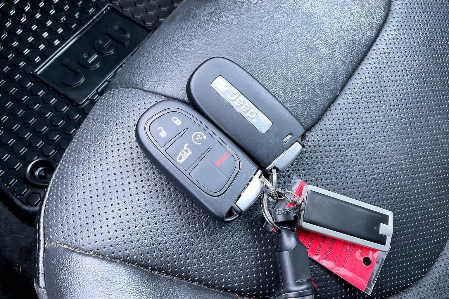 Used 2021 Velvet Red Pearlcoat Jeep Trailhawk image 15