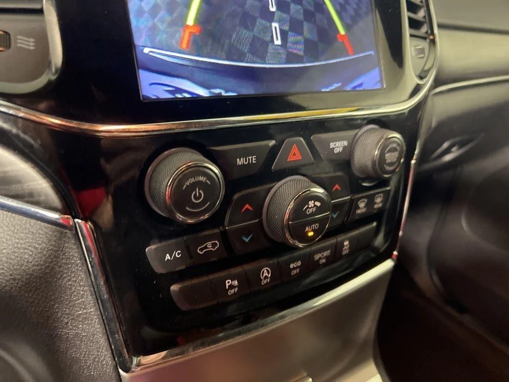 Used 2019 Pacific Blue Clearcoat Jeep Limited image 16