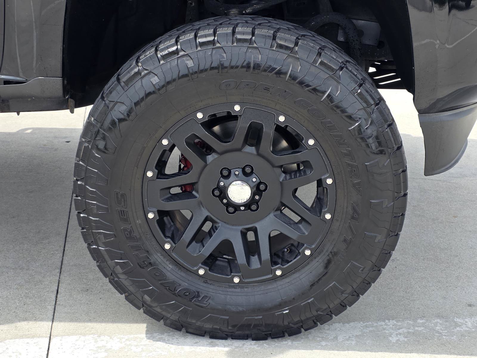 Used 2019 Black Chevrolet Z71 image 8
