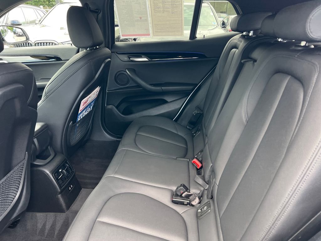 Used 2022 White BMW sDrive28i image 26