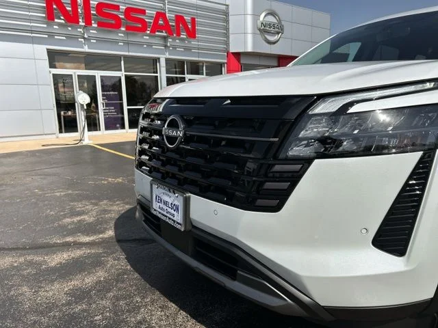 New 2026 Everest White Pearl TriCoat Nissan SL image 16
