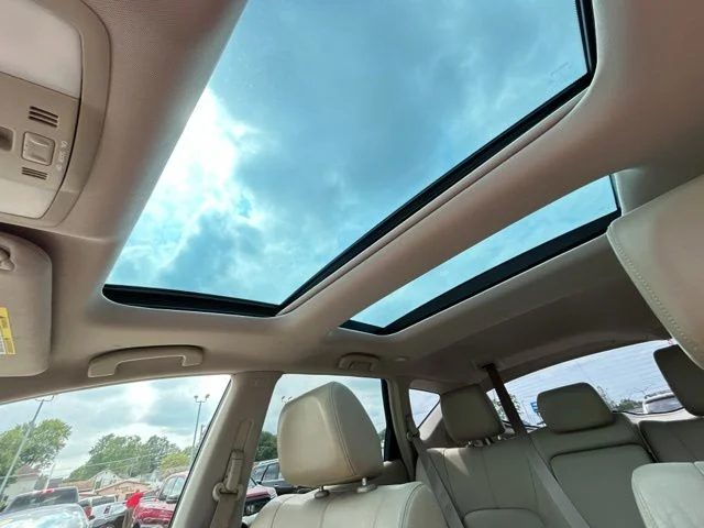 Used 2012 White Nissan SL image 47