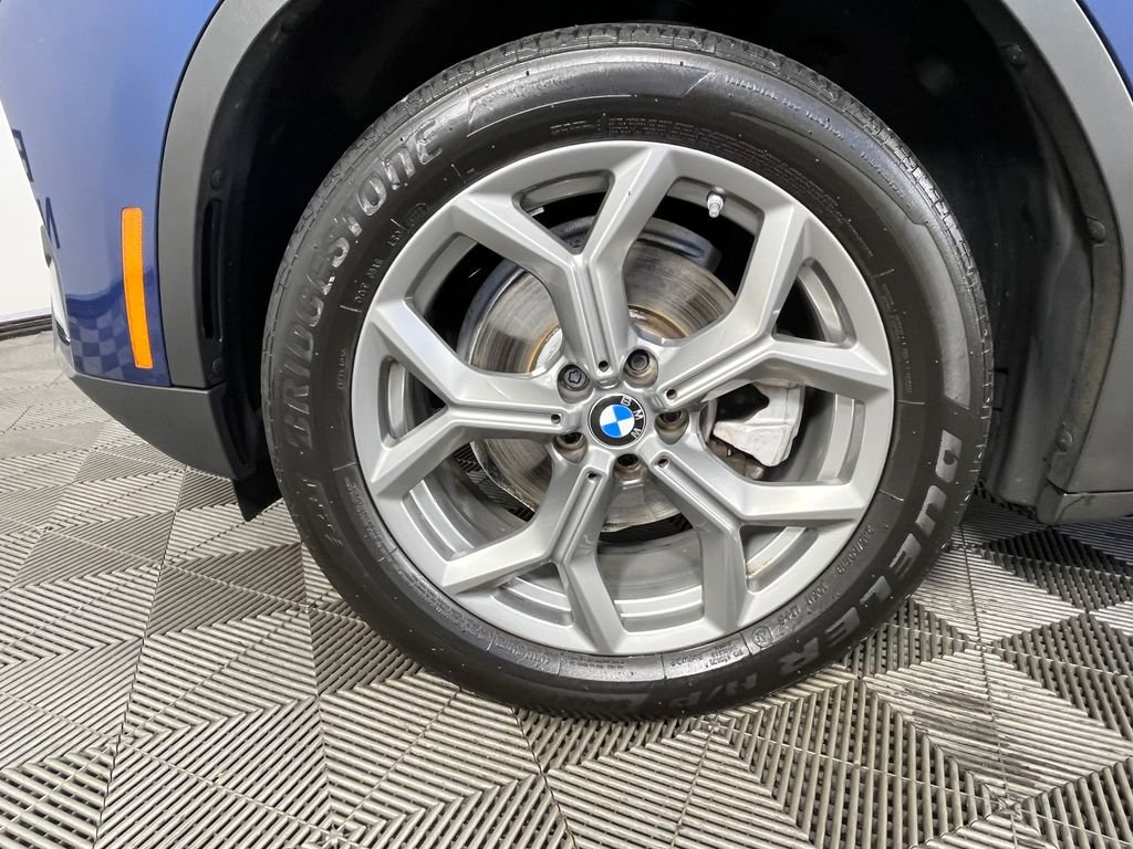 Used 2024 Blue BMW xDrive30i image 14