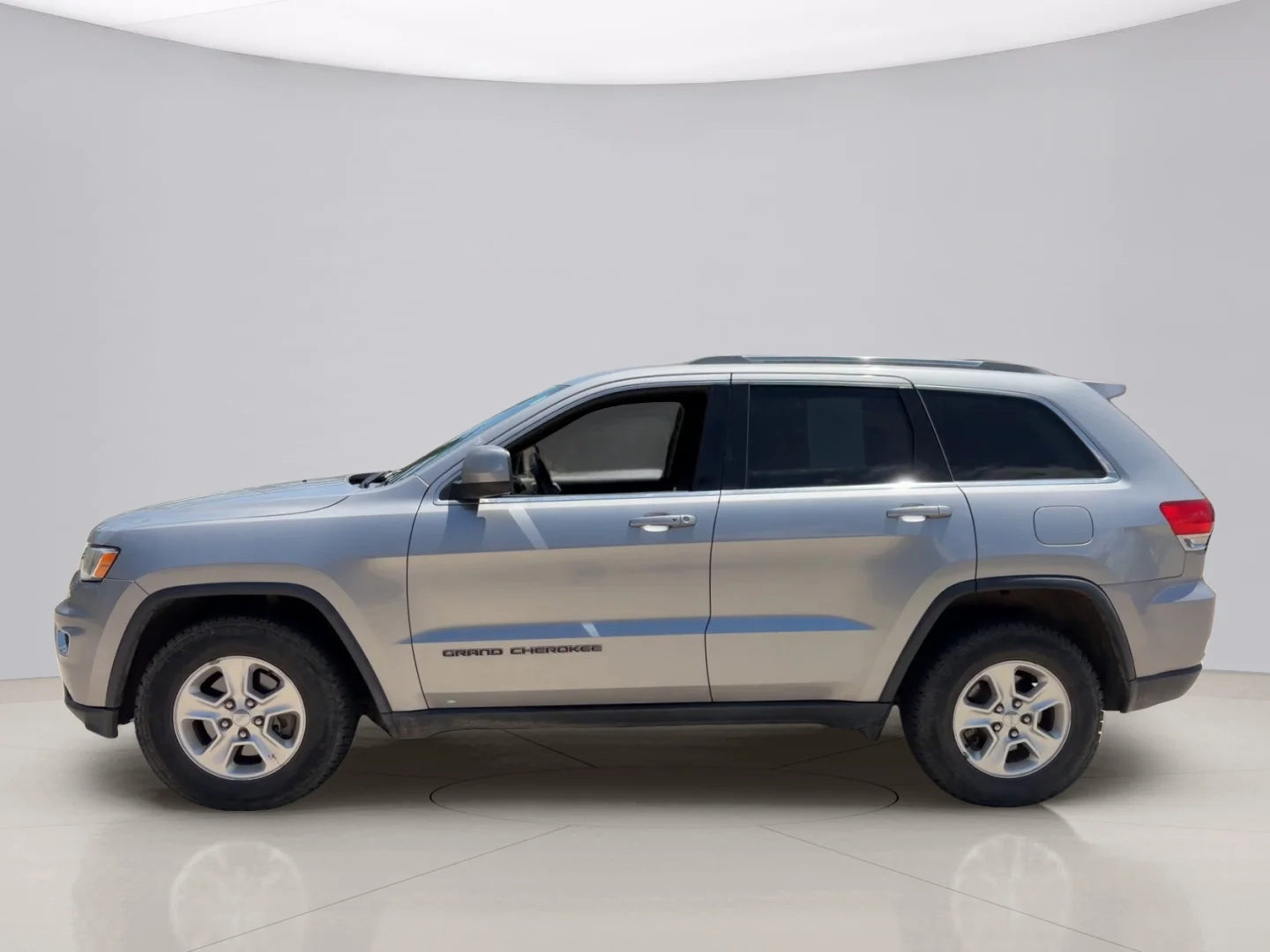 Used 2017 Silver Jeep LAREDO image 2