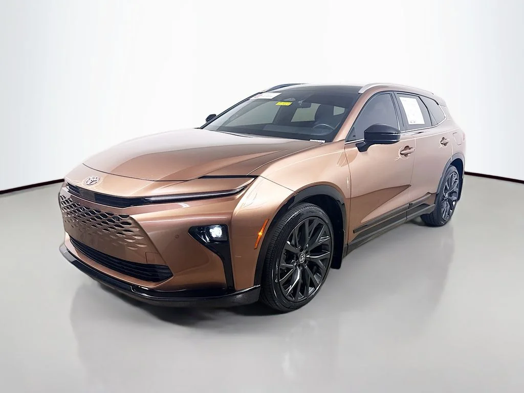 Certified Used 2025 Bronze Age Toyota Limited image 3