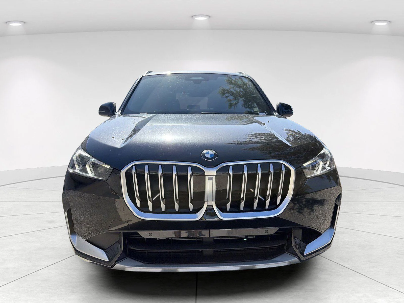 New 2026 Jet Black BMW xDrive28i image 2