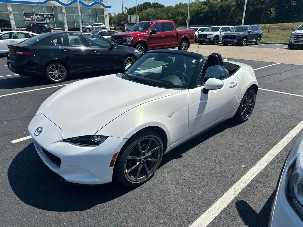 Used 2017 White Mazda Grand Touring image 13
