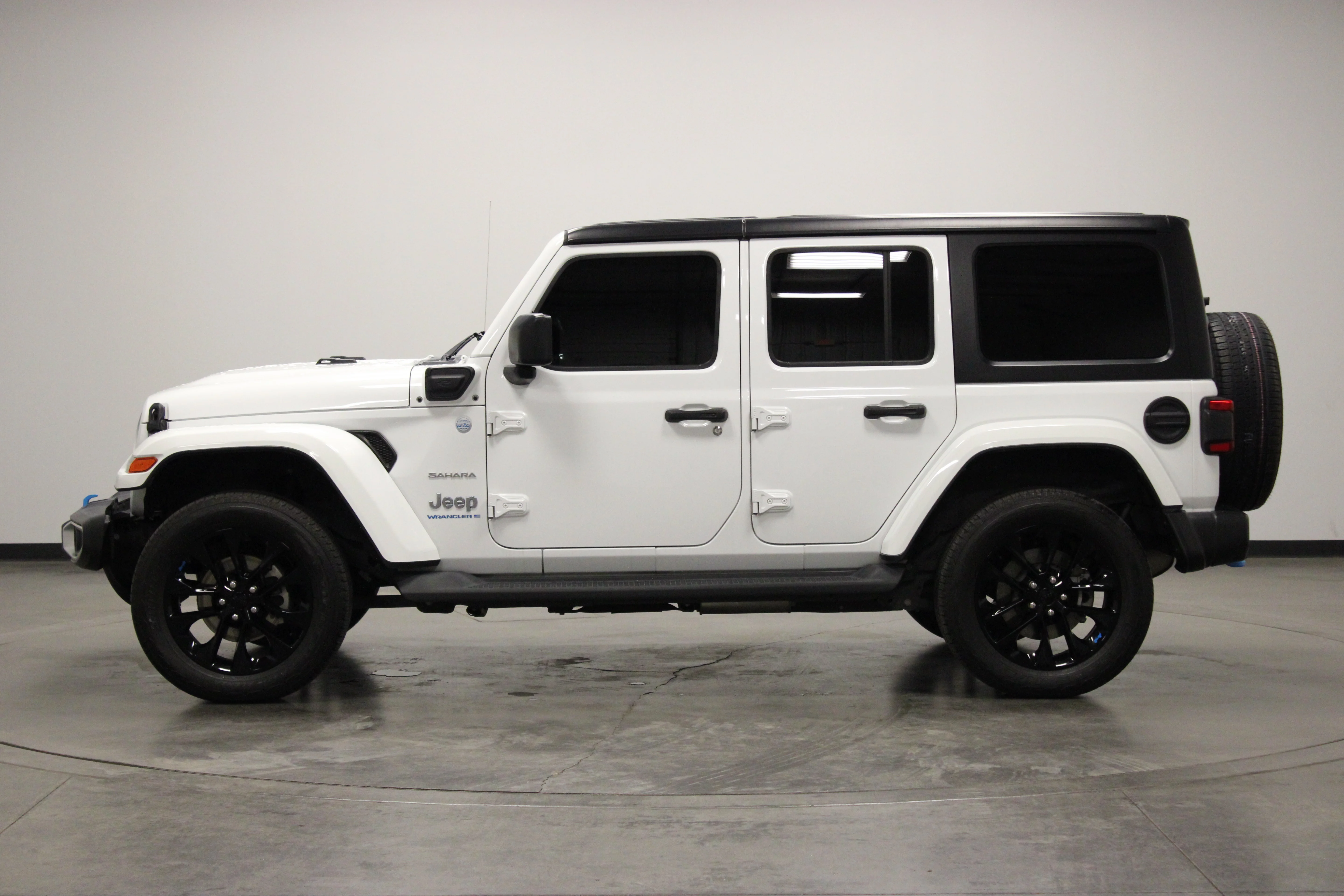 Used 2023 Bright White Clearcoat Jeep Sahara image 5