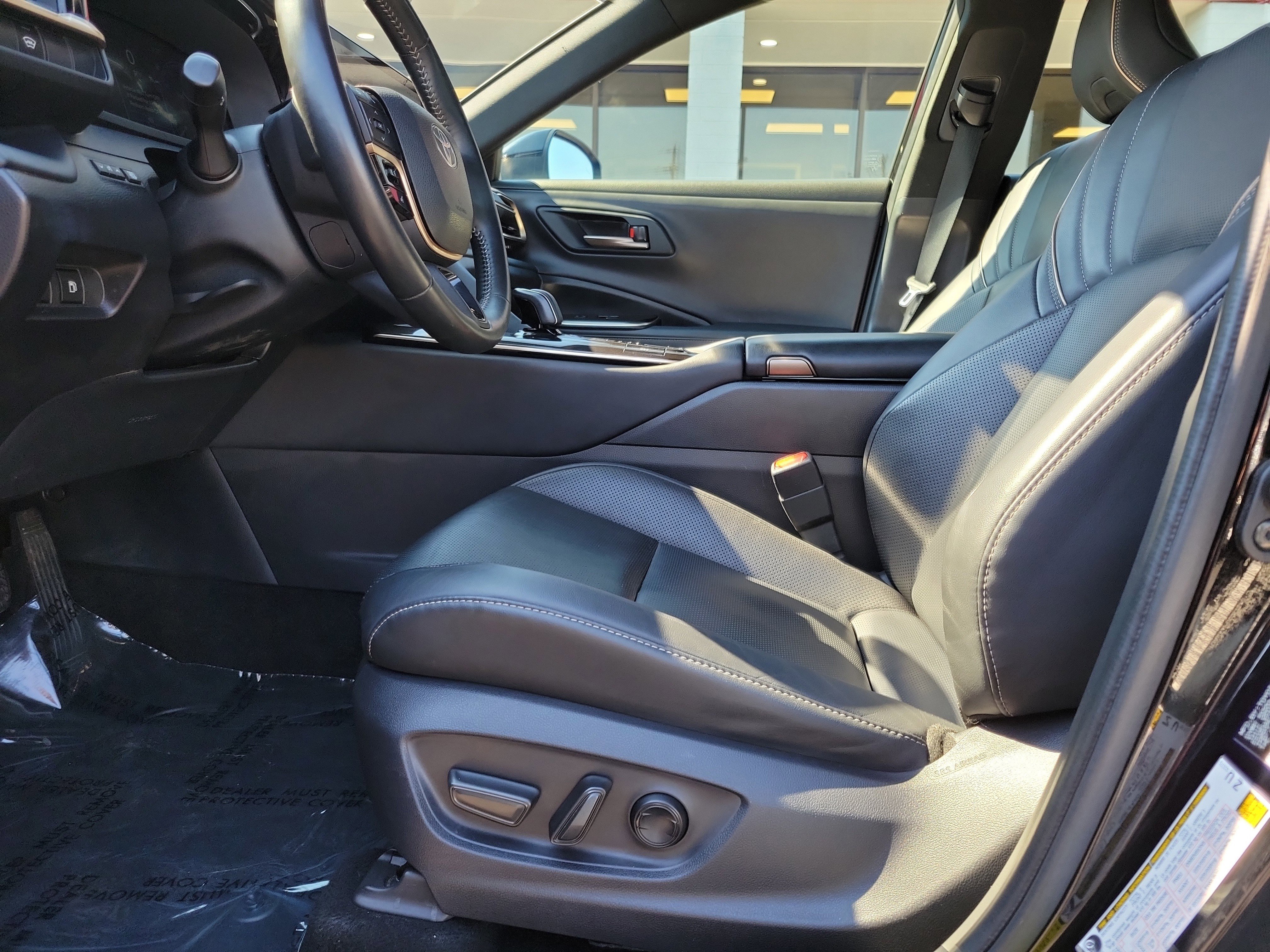 2025 Toyota Crown XLE - Photo 16