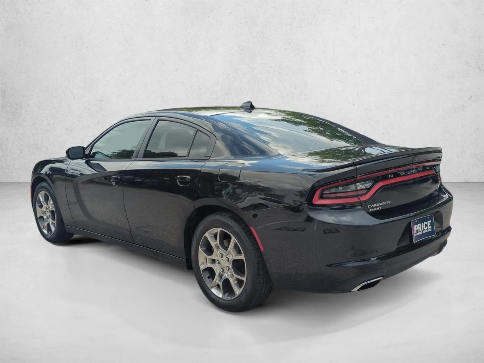 Used 2016 Pitch Black Clearcoat Dodge SXT image 7
