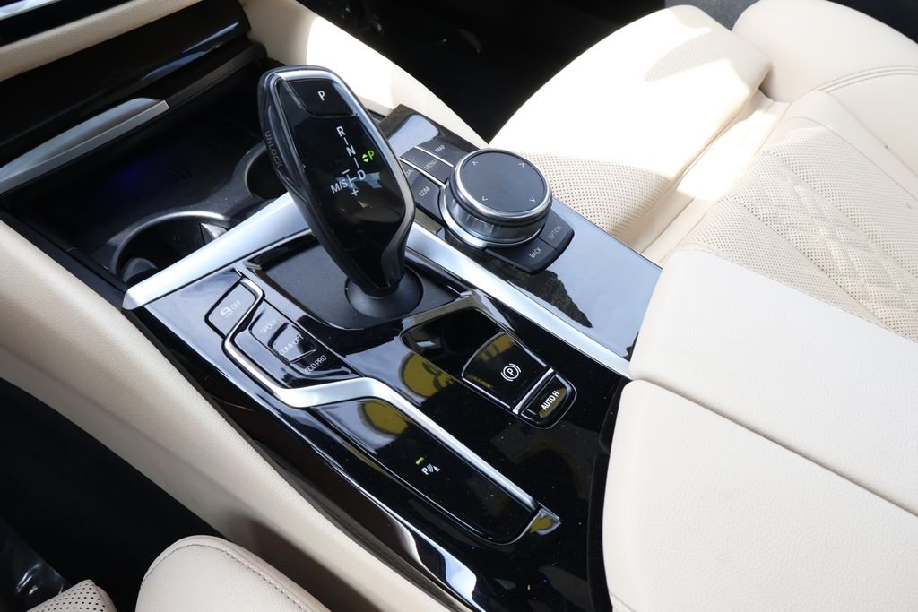 Used 2023 Black BMW i image 31