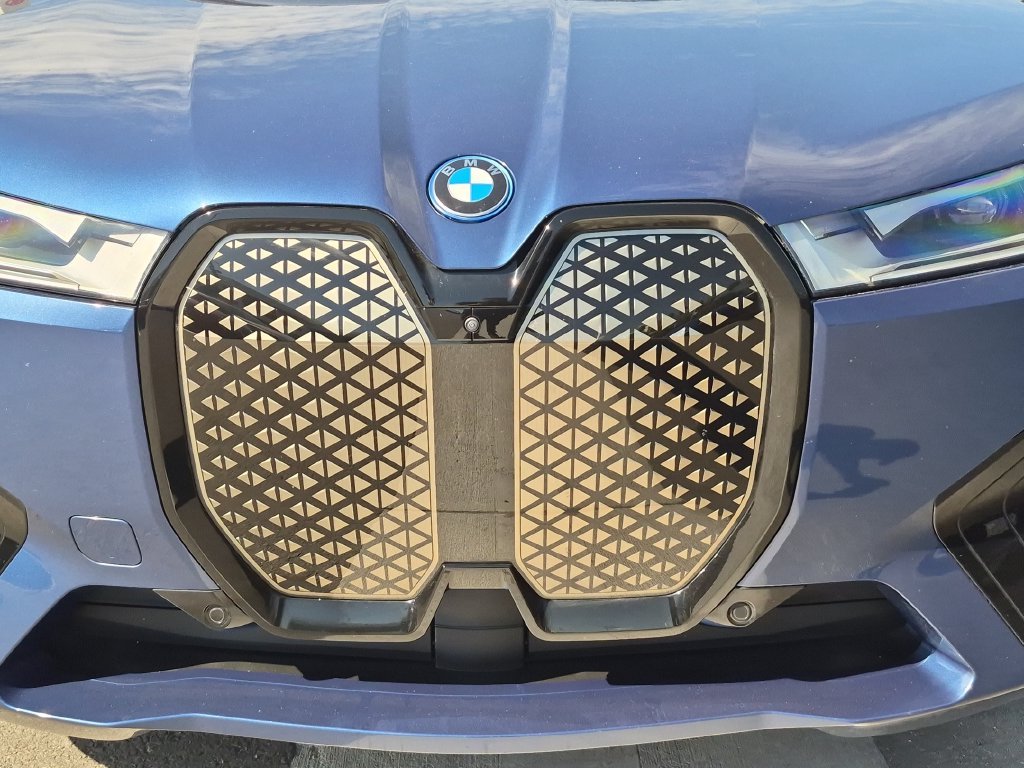 Used 2024 Blue BMW xDrive50 image 34