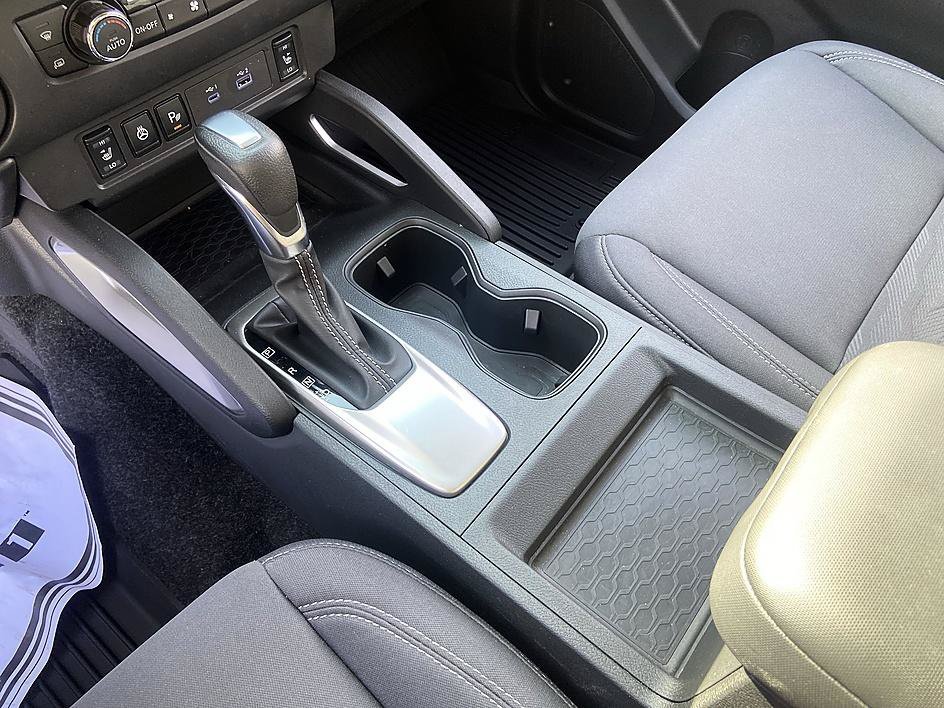 Used 2024 Glacier White Nissan SV image 21