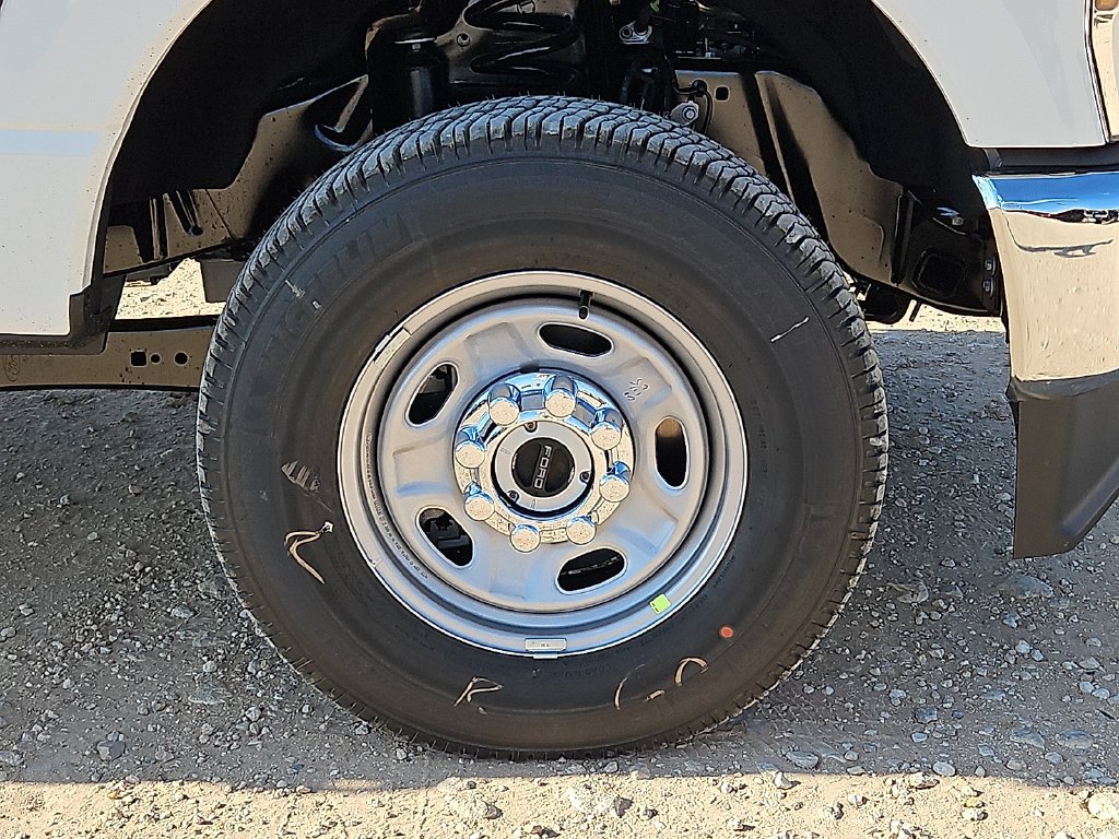 New 2027 Oxford White Ford F-350® XL image 13