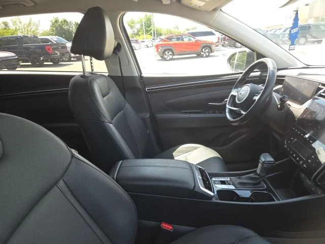 Used 2024 Silver Hyundai SEL image 4