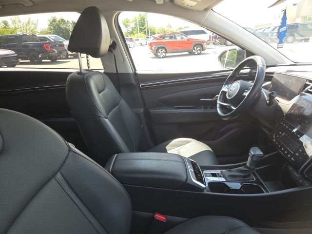 Used 2024 Silver Hyundai SEL image 4