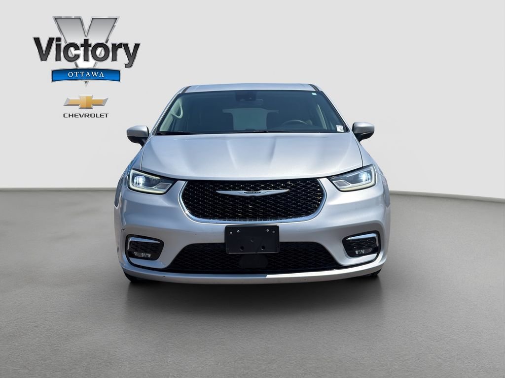 Used 2023 Chrysler Pacifica Touring L with VIN 2C4RC1BG4PR582179 for sale in Kansas City