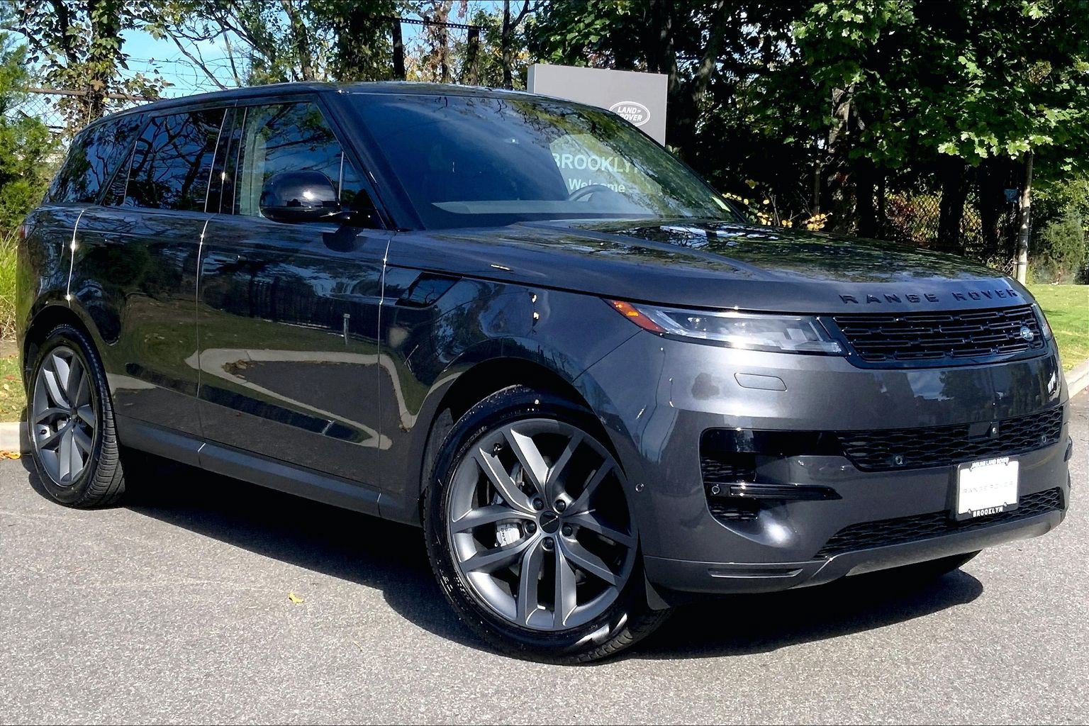 New 2027 Carpathian Gray Premium Metallic Land Rover SE image 2