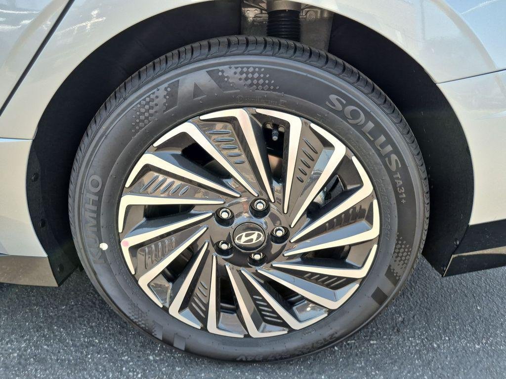 New 2026 Silver Hyundai SEL image 11