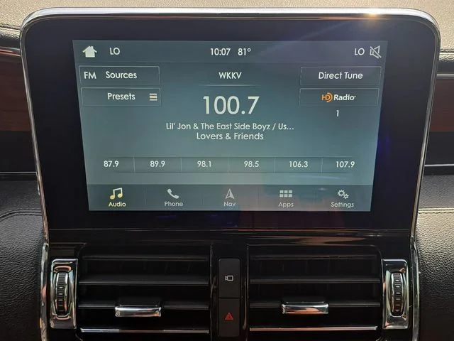 Used 2019 Black Metallic Lincoln Reserve image 27