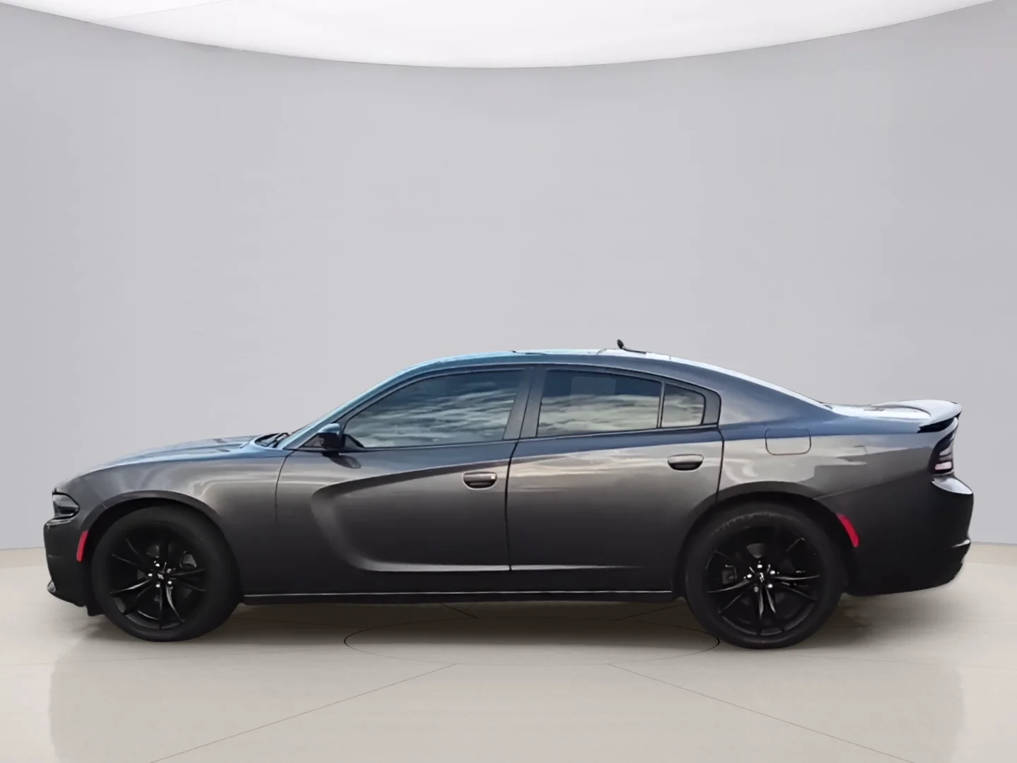 Used 2018 Black Dodge SXT image 4
