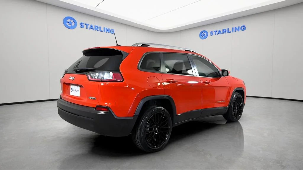 Used 2021 Orange Jeep Latitude FWD image 10