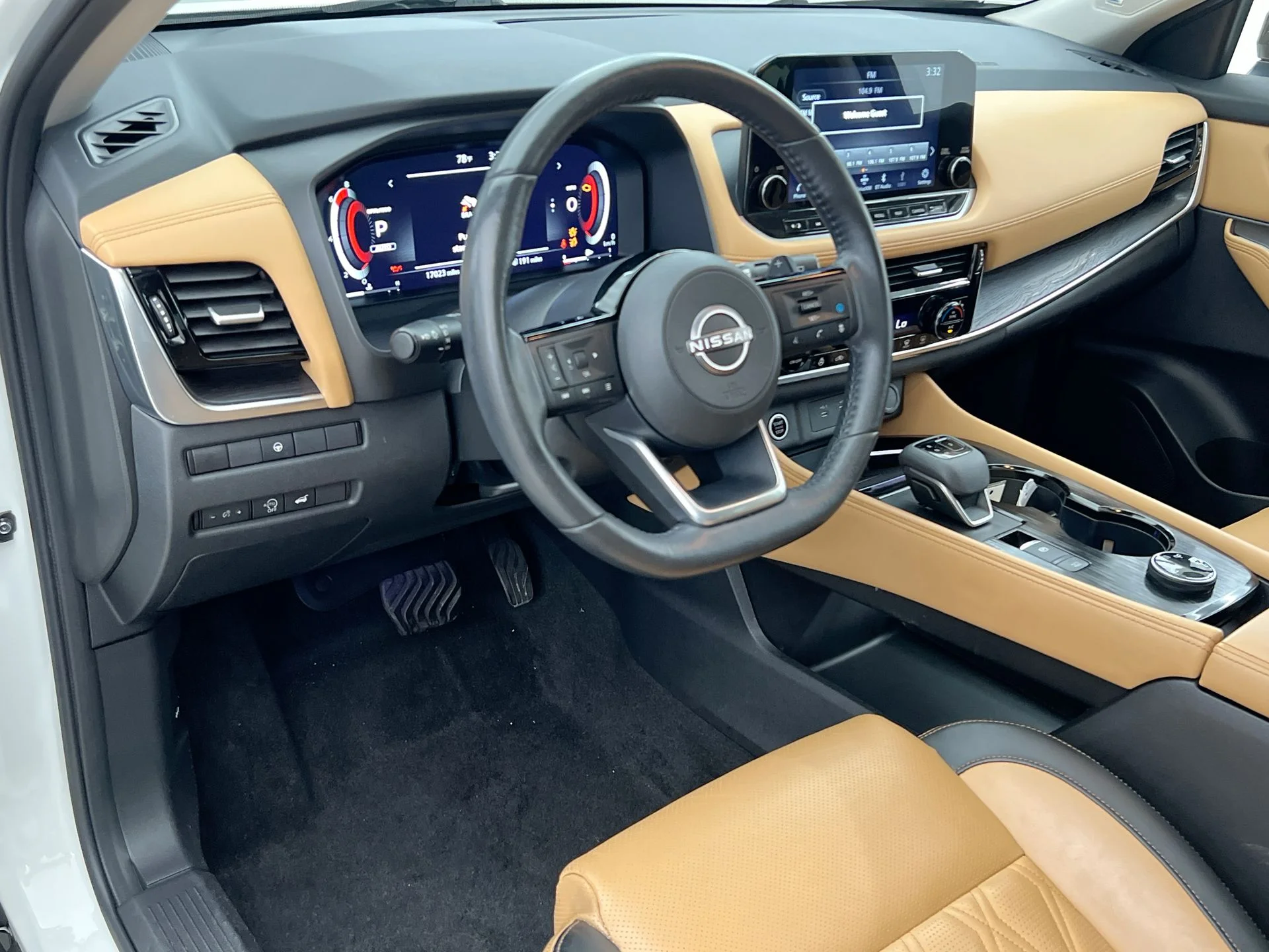 Used 2023 White Nissan Platinum image 7
