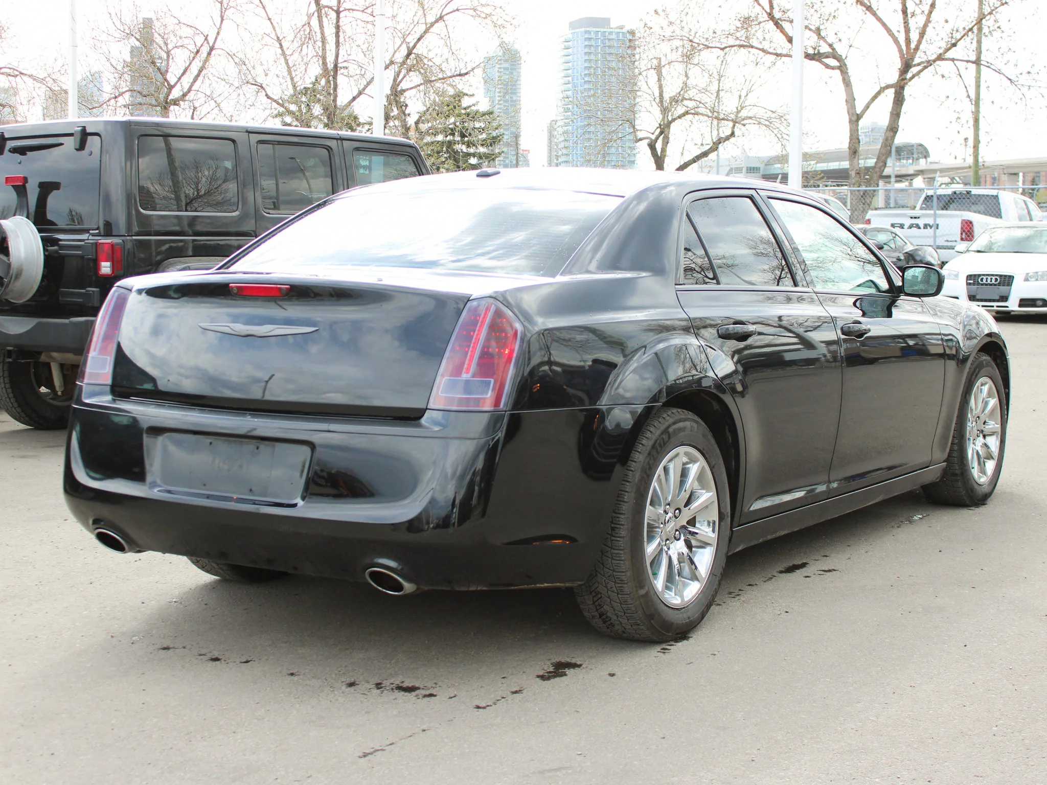 Used 2013 Black Chrysler 300C * Mechanics Special | HEMI V8 | Alpine | Panoramic Sunroof | Heated/Vented Seats | Remote Start image 10