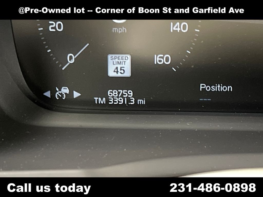 Used 2021 White Volvo T6 Inscription image 23
