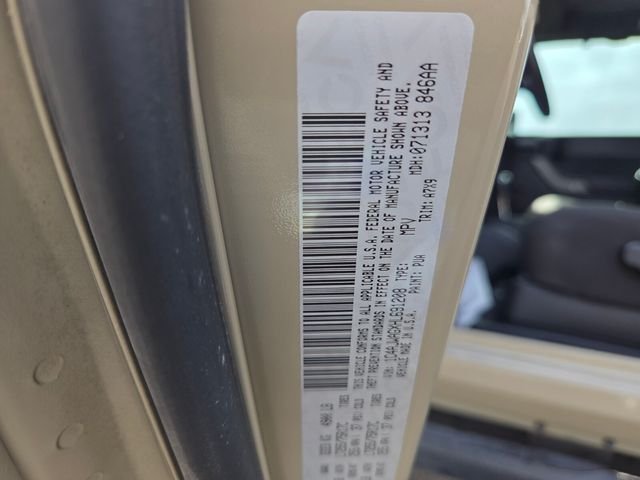 Used 2017  Jeep Sport image 9