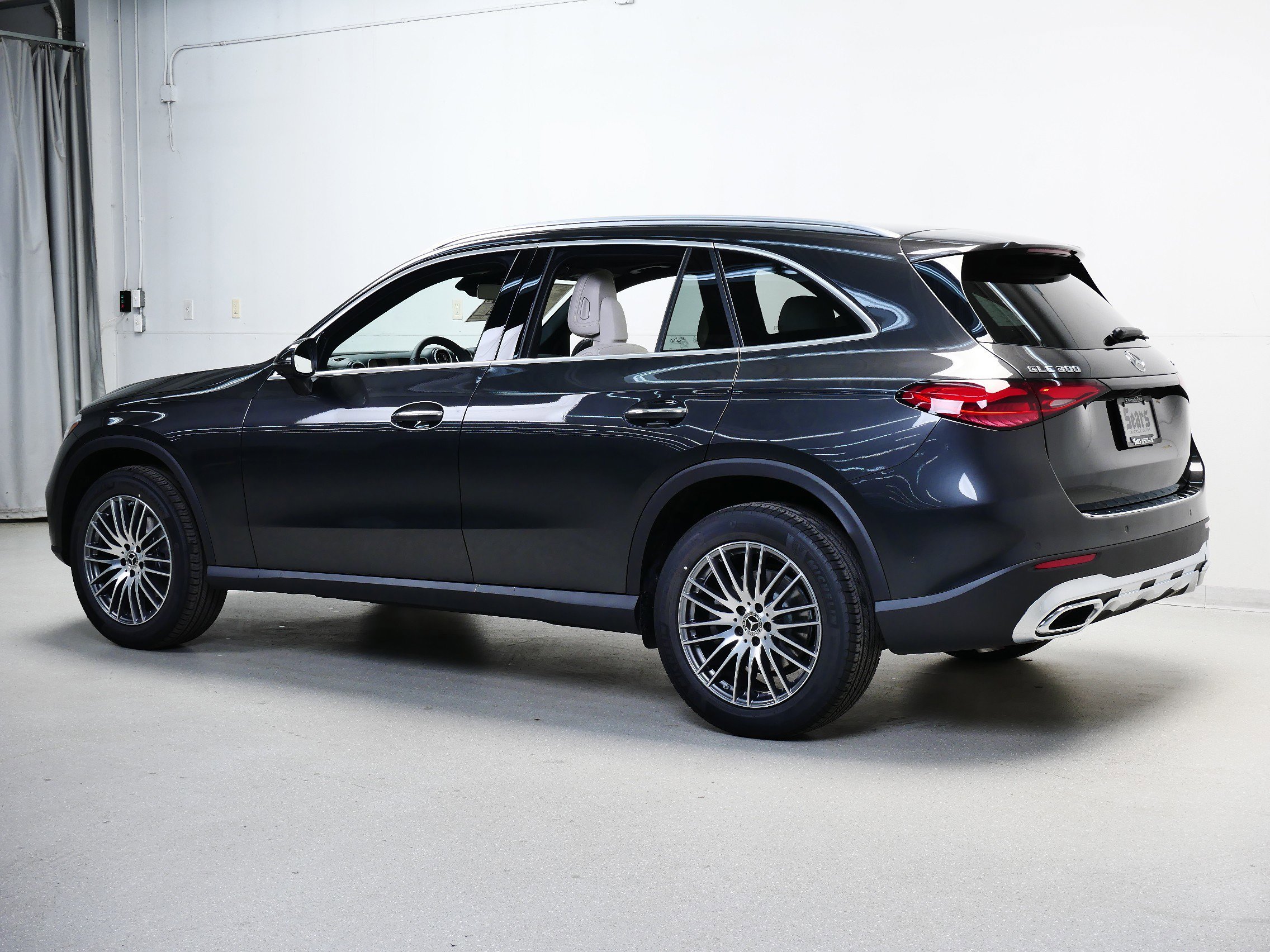 New 2026 Graphite Grey Metallic Mercedes-Benz GLC 300 image 18