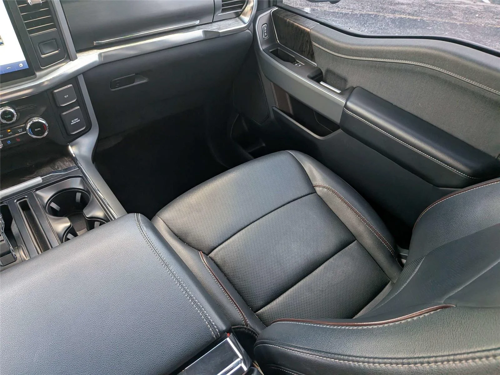Certified Used 2022 Black Ford Lariat image 18
