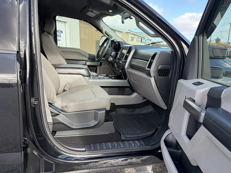 Used 2019 Black Ford Super Duty XLT image 5