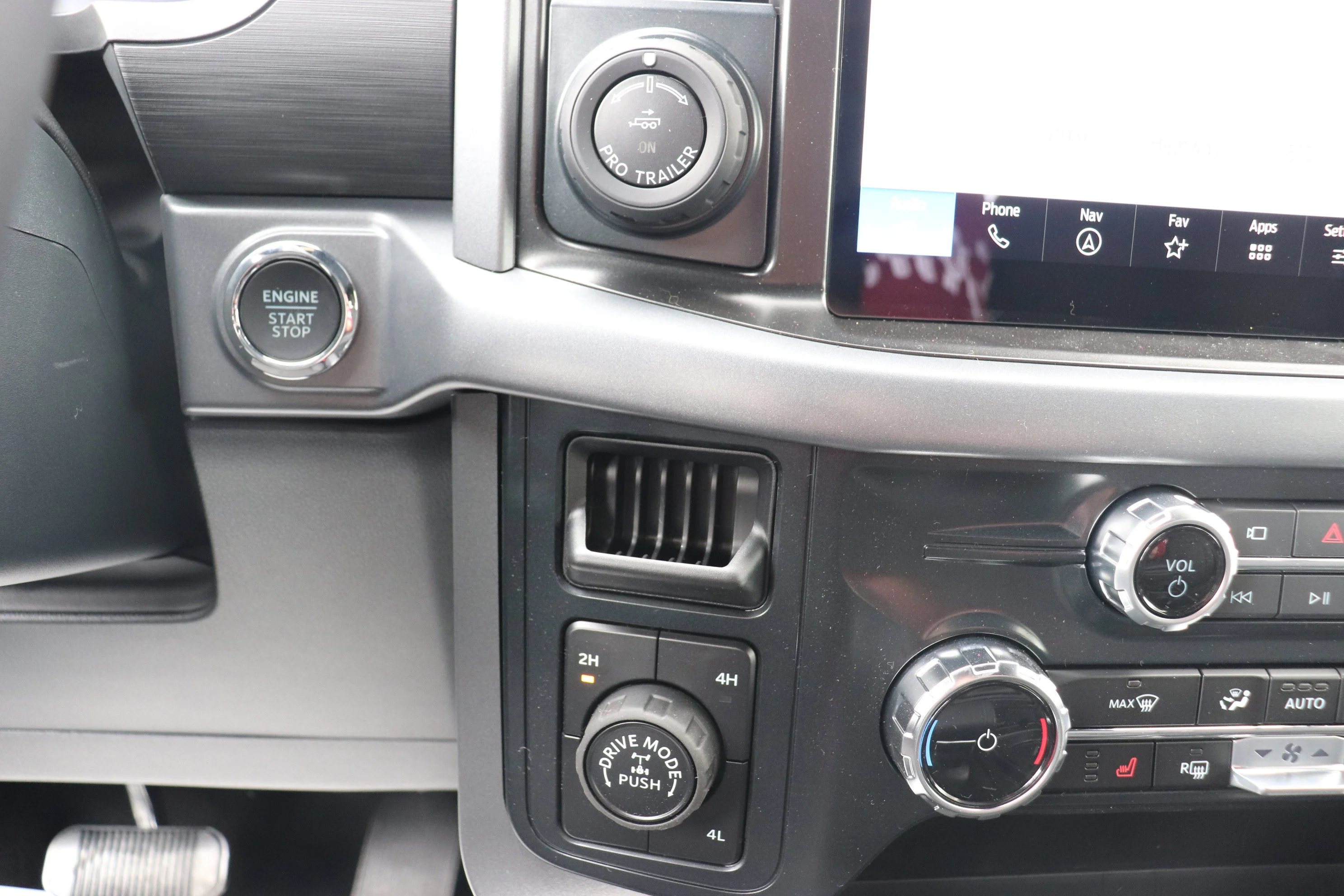 New 2026 OXFORD WHITE Ford XLT image 15