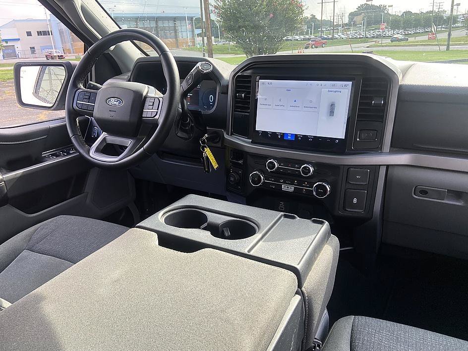 Used 2025 Oxford White Ford XLT image 30