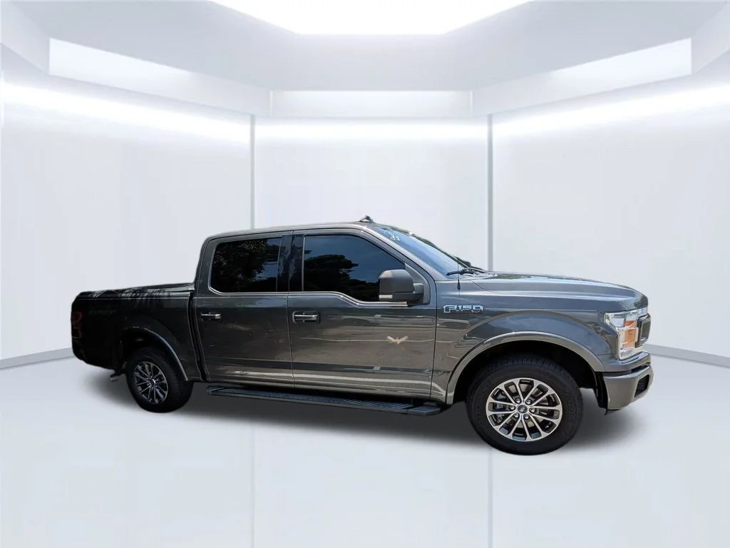 Used 2018 Gray Ford XLT image 3