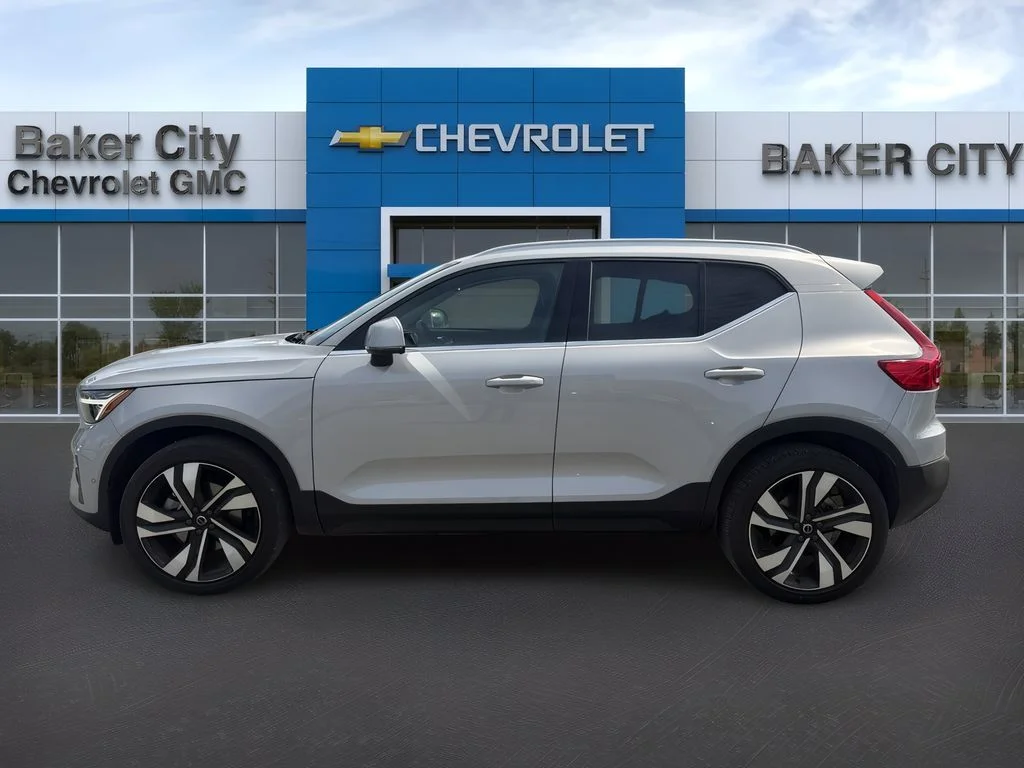 Used 2023 Silver Dawn Metallic Volvo Ultimate Bright Theme image 3