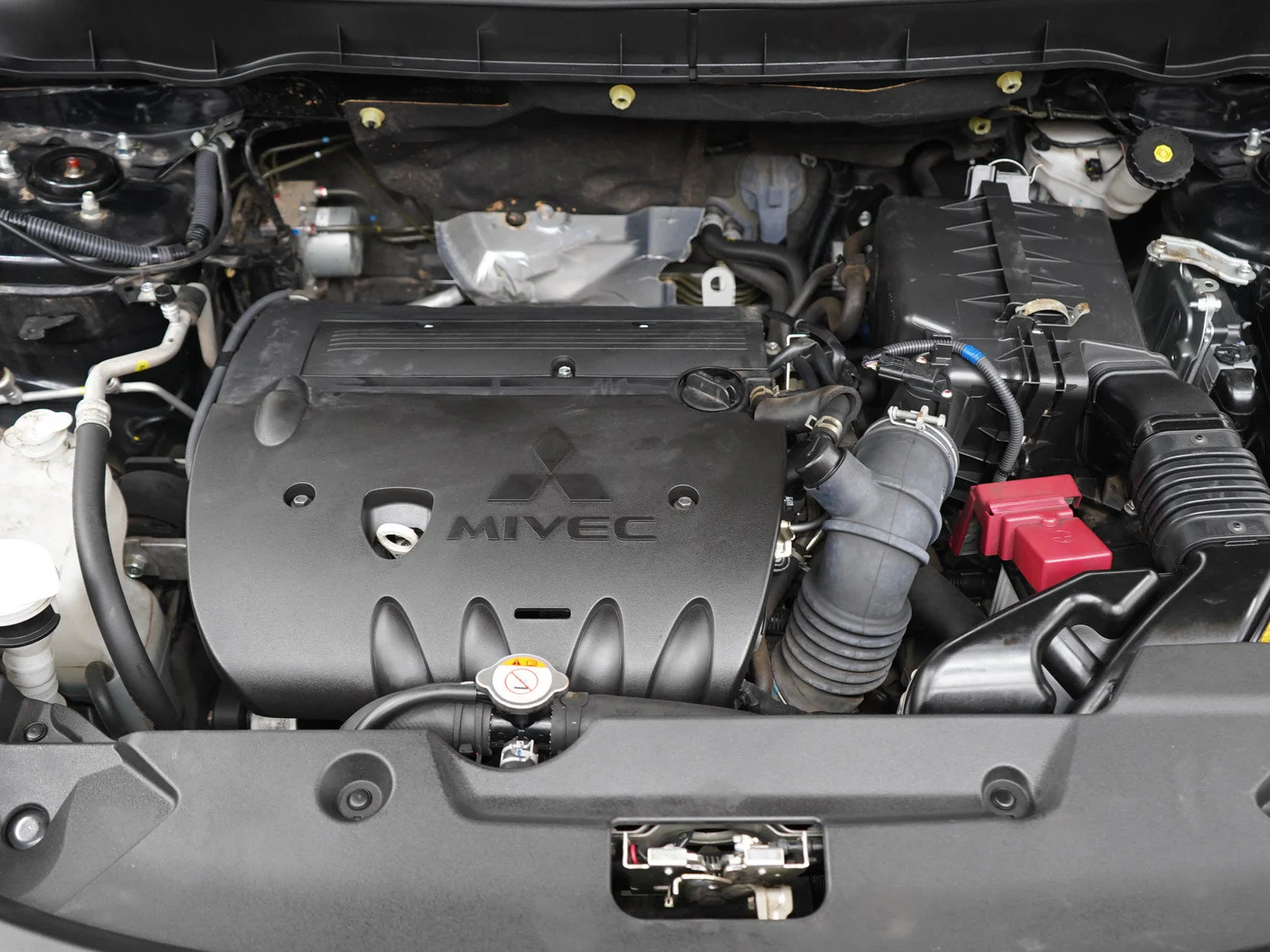 Used 2024 Black Mitsubishi SE image 28