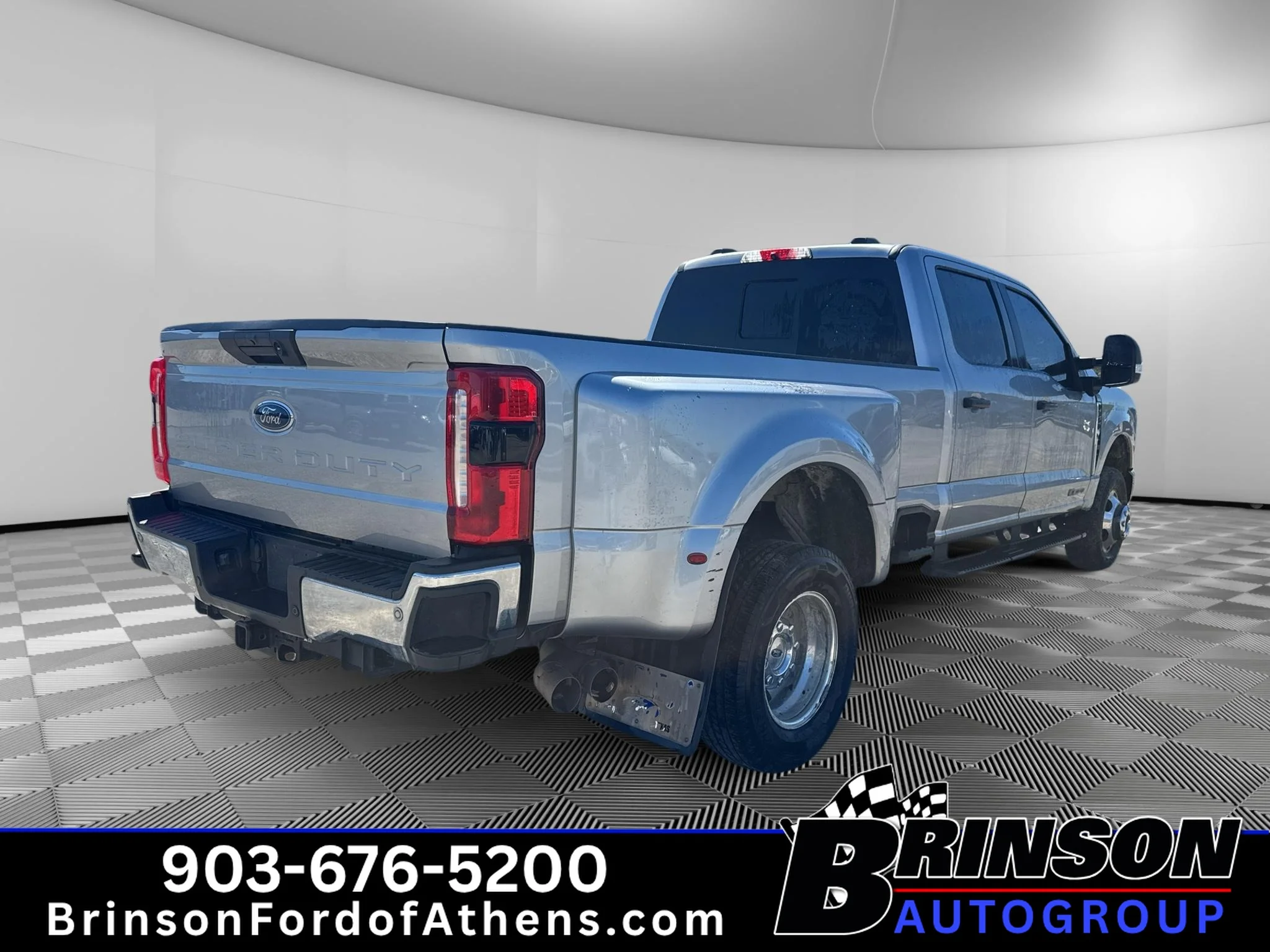 Used 2023 Iconic Silver Metallic Ford XL image 5