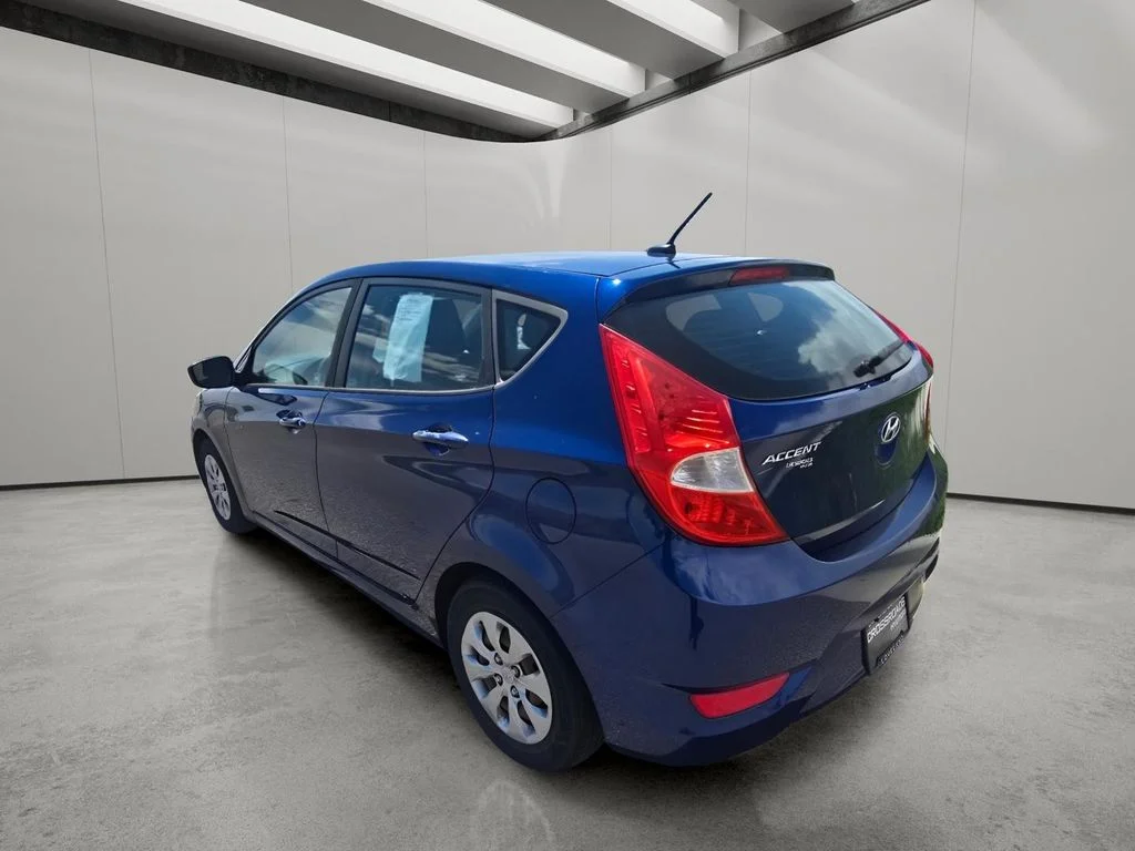Used 2017 Pacific Blue Pearl Hyundai SE image 3