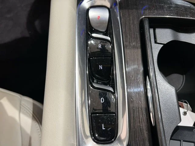 Used 2024 Red Buick Essence image 14