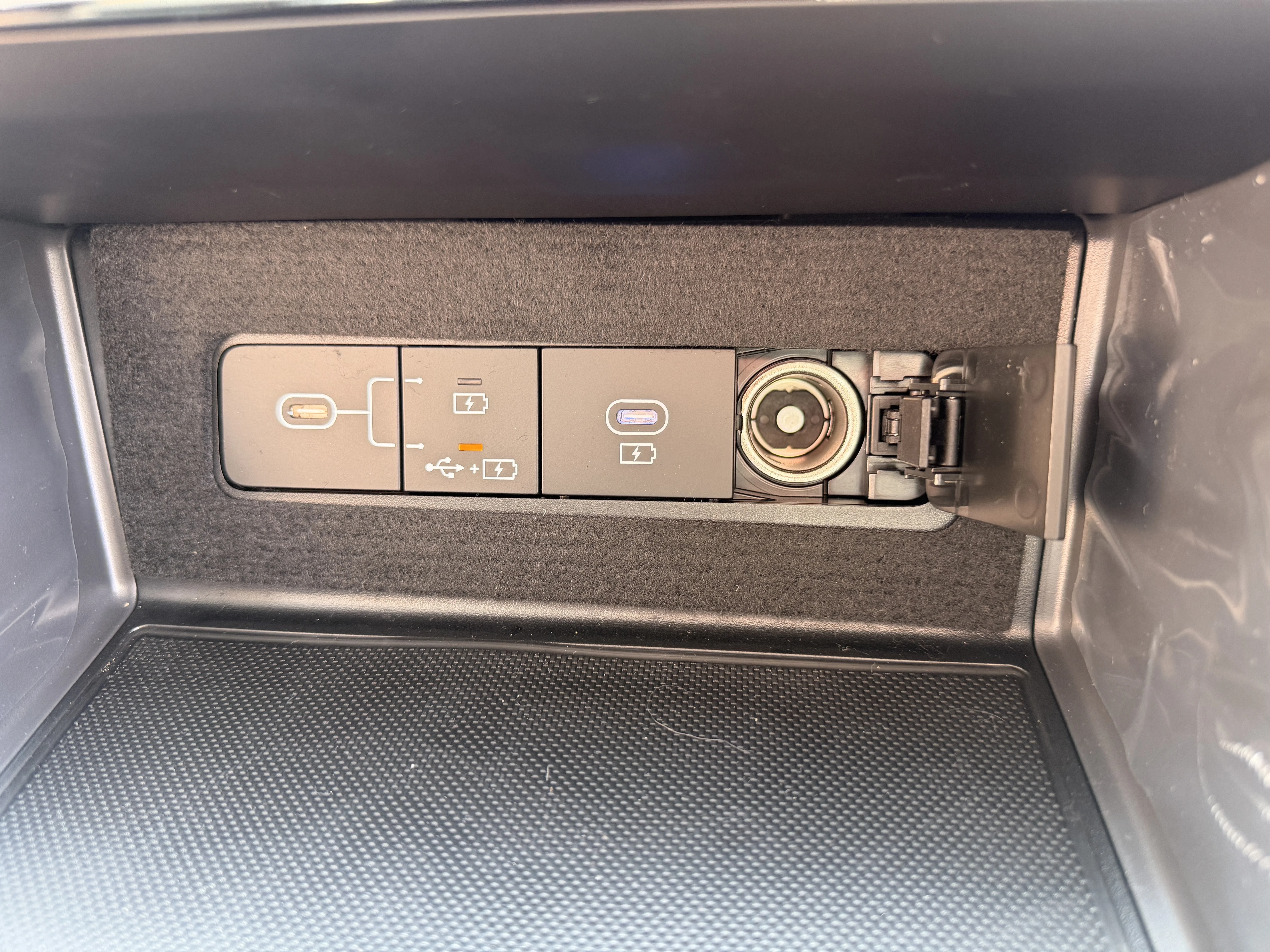 Used 2026 Aero Silver Hyundai SE image 33