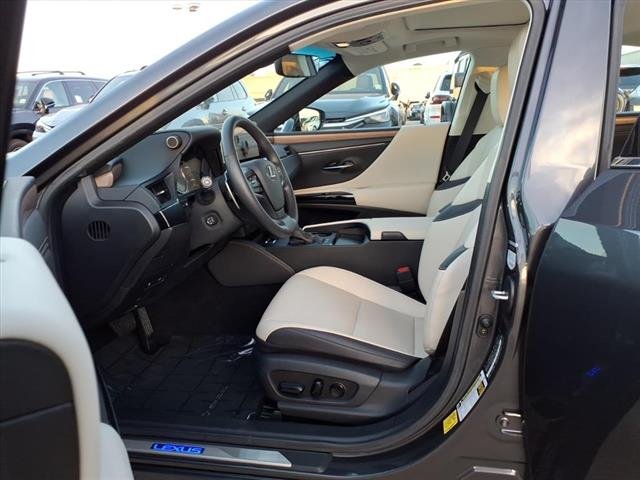 2025 Lexus ES Hybrid 300h - Photo 15